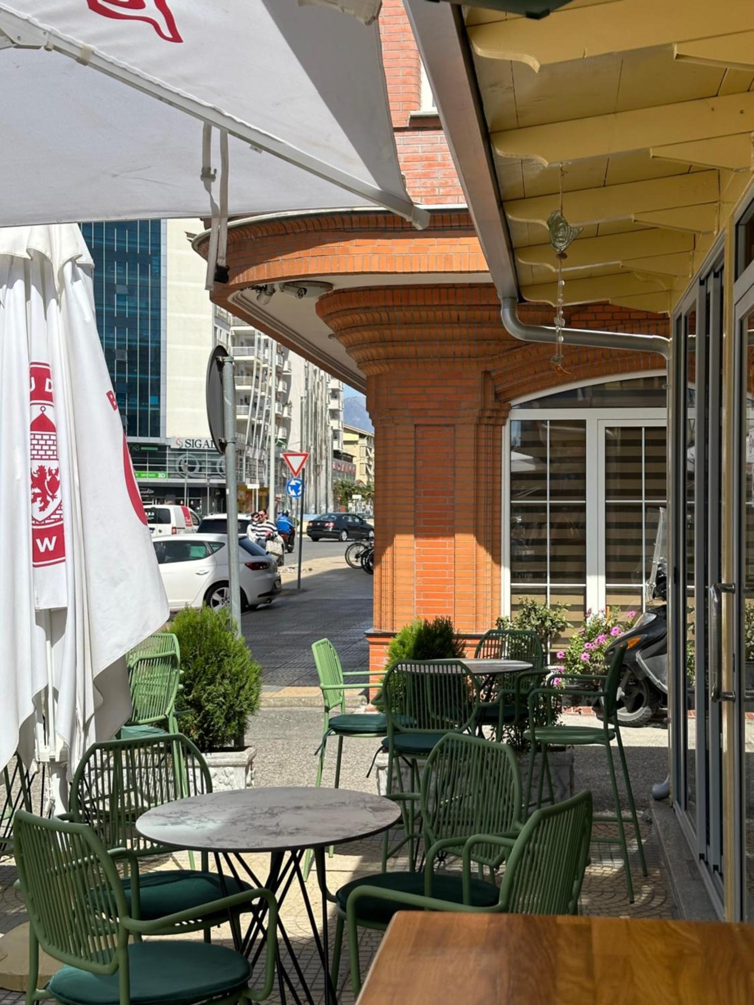 Canarin Hostel Shkodër Extérieur photo